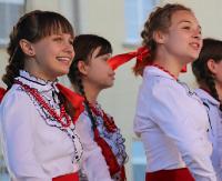 BRZOZÓW24.PL: Liczne atrakcje dla całych rodzin. Walczyli o worek gruszek (ZDJĘCIA)