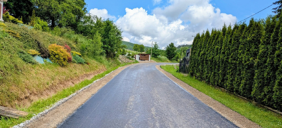 Nowa nawierzchnia na drodze Dobra-Brzeżawa. Zakończono kolejny etap inwestycji