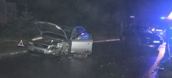 REGION: 19-latek uderzył w audi. Nastolatki z obrażeniami (FOTO)