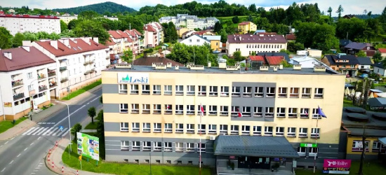 Inwestycje w Powiecie Leskim: Drogowe i oświatowe priorytetem