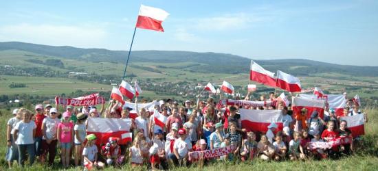 BUKOWSKO: Dzieciaki z biało-czerwoną. Niepodległościowy Rajd Pieszy (FOTO)