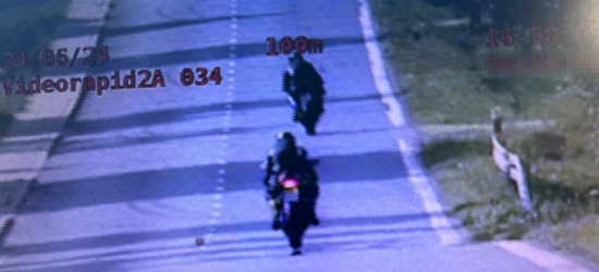 145 km/h w terenie zabudowanym. Dwóch motocyklistów straciło prawo jazdy