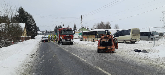 Kolizja dwóch pojazdów w Humniskach. Dwie osoby poszkodowane [ZDJĘCIA]