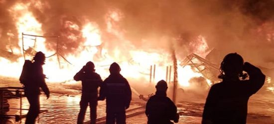 PODKARPACIE: Ogromy pożar w zakładzie produkującym folie (FOTO)