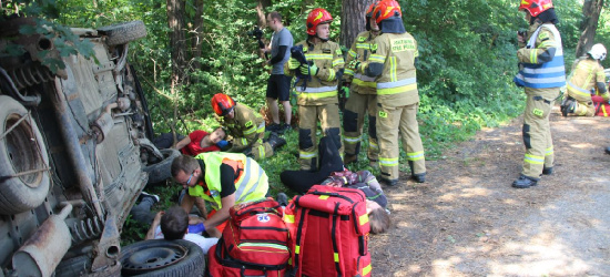 SANOK: Wypadek masowy, ucieczka przestępców, bomba w szpitalu (VIDEO, FOTO)