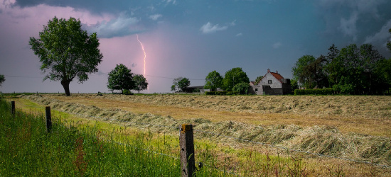 Ekstremalne zjawiska pogodowe. Wysokie straty i zagrożenia dla mieszkańców