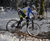Rowerowe ściganie na śniegu. I Mikołajowy Wyścig MTB XC w Sanoku (ZDJĘCIA)