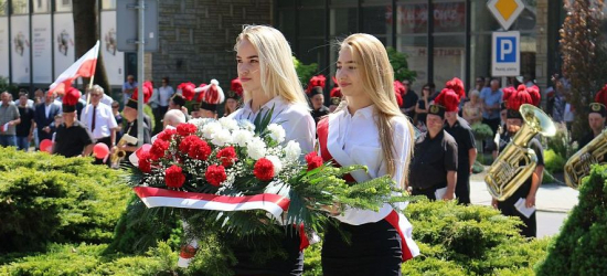 SANOK: Złożenie kwiatów podczas uroczystości Święta Konstytucji 3 Maja. Ważny Komunikat Starostwa