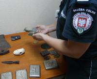 Groty oszczepu, siekiery i narzędzia kościane sprzed tysięcy lat! Ukrainiec tłumaczył, że sam je znalazł (ZDJĘCIA)