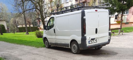 OTRZYMALIŚMY. Dziki parking w środku osiedla w Sanoku? (FOTO)
