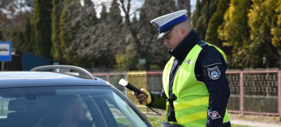 PODKARPACIE: Jechał pijany, bez prawa jazdy i rozmawiał przez telefon