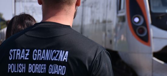 Imigranci z Turcji zatrzymani w pociągu. Zdradziły ich… papierosy