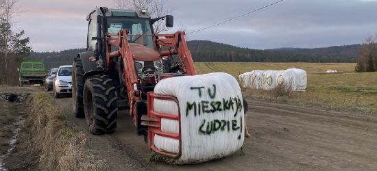 GMINA KOMAŃCZA: Pokojowy protest w Wysoczanach. „Mamy już dość!” (ZDJĘCIA)