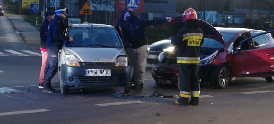 SANOK: Niebezpiecznie na Dąbrówce. Zderzenie osobówek (ZDJĘCIA)