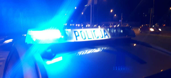 BRZOZÓW: 34-latkowi groziło wychłodzenie. Pomogli policjanci