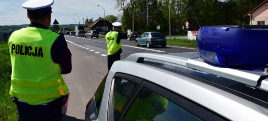Dwóch pijanych kierowców, pięciu z „ciężką nogą” na gazie