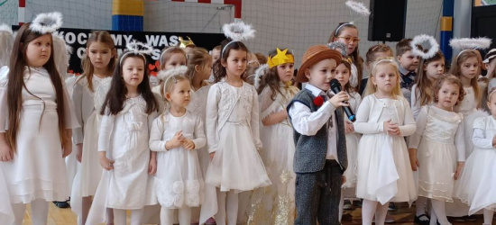 Jasełka na Dzień Babci i Dziadka w przedszkolu w Pobiednie (ZDJĘCIA)