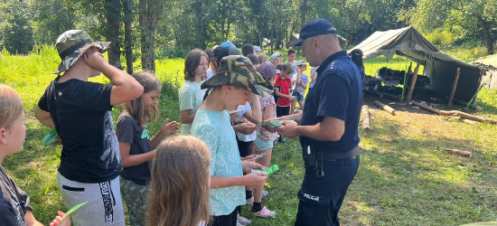 BIESZCZADY. Policjanci spotkali się z harcerzami. O bezpieczeństwie nigdy dość