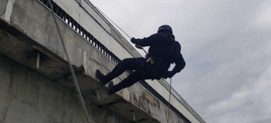 JEZIORO SOLIŃSKIE. Policjanci i żołnierze w akcji (VIDEO, ZDJĘCIA)