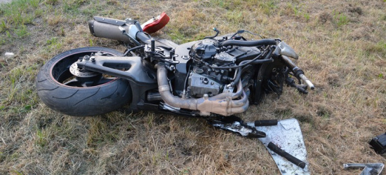 W Wolicy motocyklista uderzył w słup! LPR przetransportowało kierowcę do szpitala !