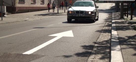 Kierowcy jeździli, czy nie jeździli pod prąd? Sprzeczne oznakowanie wprowadziło zamieszanie w centrum (FILM, ZDJĘCIA)