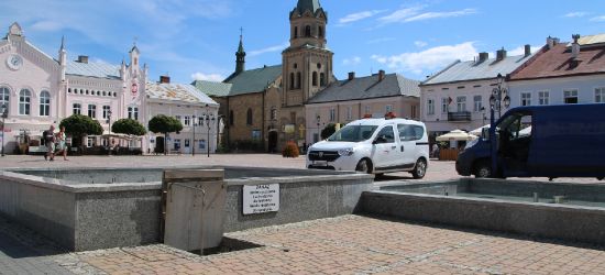 SANOK: Naprawiają fontanny na Rynku. Kiedy znów będą działać? (ZDJĘCIA)