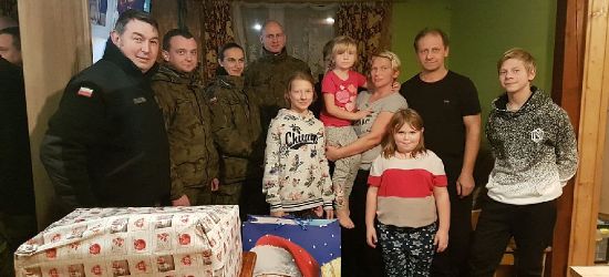 Sanoccy Terytorialsi w roli Mikołaja. Obdarowali małych pogorzelców z Załuża (FOTO)