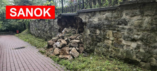 SANOK: Osunął się fragment muru przy Willi Zaleskich (ZDJĘCIA)