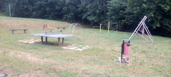 INTERWENCJA. Plac zabaw na Dąbrówce potrzebuje modernizacji (ZDJĘCIA)