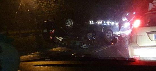 UWAGA! Wypadek w Pakoszówce. Samochód na dachu (FOTO)