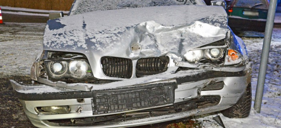 REGION. Zderzenie fiata z bmw. Jedna osoba w szpitalu (ZDJĘCIA)