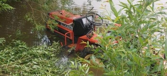SMOLNIK. Tragiczny wypadek. Traktor wpadł do wody. Śmierć Ukraińca (ZDJĘCIE)