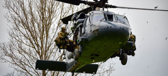 Policyjni kontrterroryści ćwiczyli z Black Hawkiem (VIDEO, FOTO)