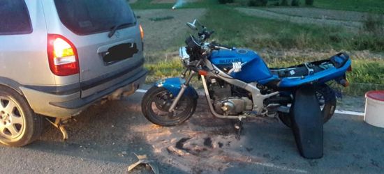 Zderzenie motocykla z osobówką. Jedna osoba w szpitalu (ZDJĘCIA)