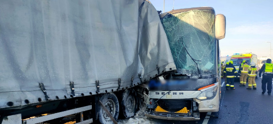 Zderzenie autobusu z ciężarówką na Podkarpaciu (ZDJĘCIA)