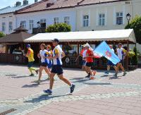 Uczestnicy Biegu Pokoju na sanockim Rynku (ZDJĘCIA)