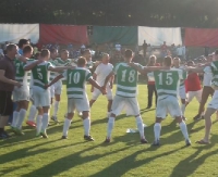 III liga w Nowotańcu! Cosmos pokonuje Przełom Besko 2:0 i fetuje ogromny sukces (FILM, SKRÓT)