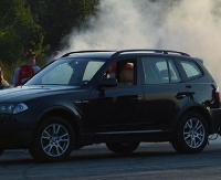 BRZOZOW24.PL: Zderzenie renault z BMW. Dym z bagażnika