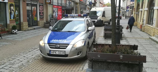 SANOK: Dostawczak potrącił interweniującego strażnika miejskiego (FOTO)