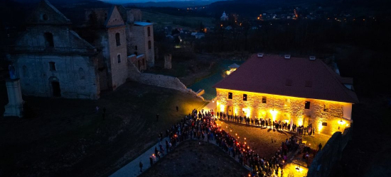 DZISIAJ:  Droga Krzyżowa na zagórski „Karmel”