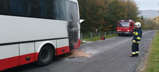 BIESZCZADY: Zapalił się kursowy autobus. Błyskawiczna reakcja kierowcy (ZDJĘCIA)