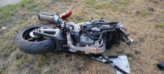 AKTUALIZACJA. Poważny wypadek. Motocyklista zderzył się z osobówką. VIDEO ku przestrodze!