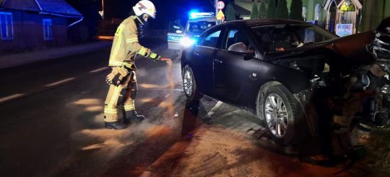ZAGÓRZ: Uderzył w słup. Rozbite auto porzucił