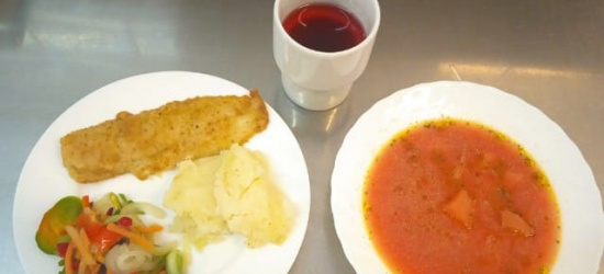 Tak karmieni są cudzoziemcy w ośrodkach Straży Granicznej. Zobacz Przemyśl