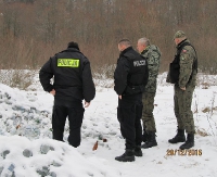 NIEPRAWDZIWE INFORMACJE: „Dzikie wysypisko nad Sanem. Znaleziono dwie wywrotki szklanych butelek”