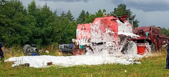 Pożar kombajnu w Jaszczurowej. Strażacy interweniowali tuż po zawodach!
