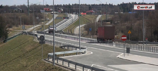 Awaria ciężarówki na obwodnicy Sanoka. Zapaliła się opona