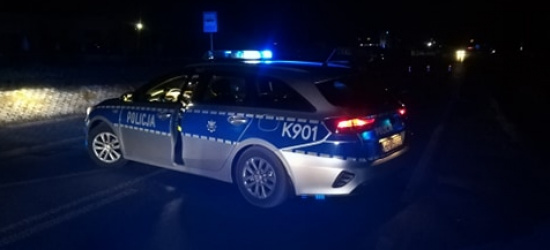 Zakrwawiony 42-latek został znaleziony na jezdni! Policja bada sprawę