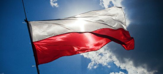 Rządzący chcą zmian w hymnie Polski! Wpadka posła (VIDEO, ANKIETA)