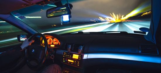 Pędził blisko 130 km/h! Nie miał prawa jazdy